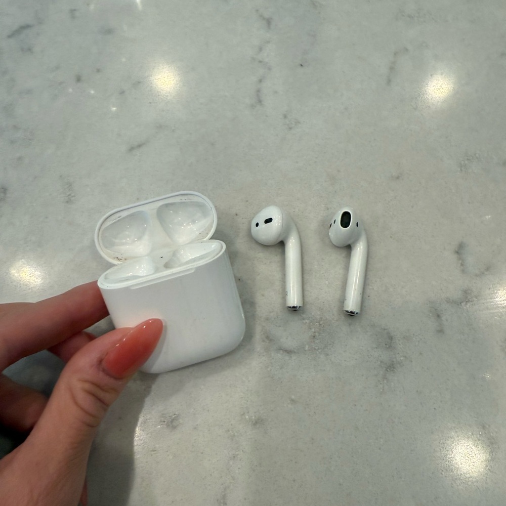 Apple White Earbud Headphones